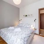 51 Street Apartman *