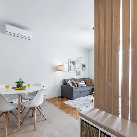 51 Street Apartmán *