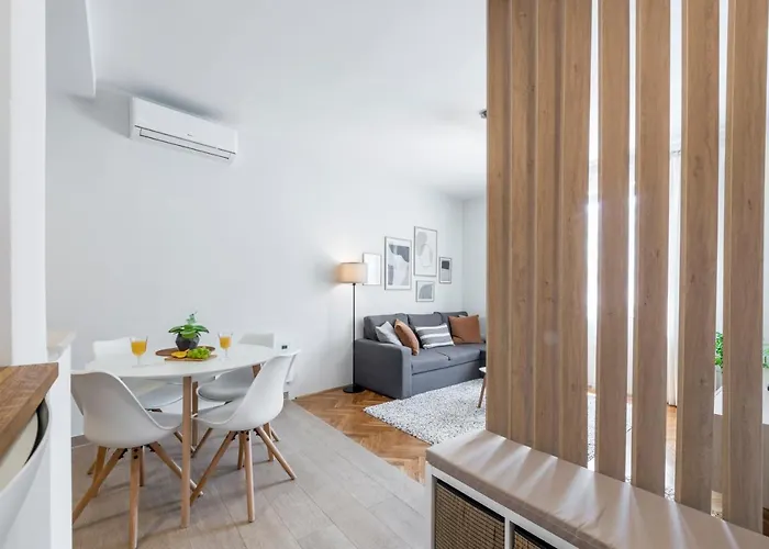 51 Street Lejlighed *