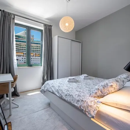 Apartment 51 Street *