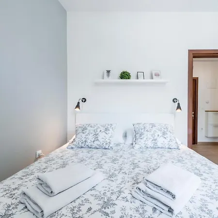 Apartment 51 Street *